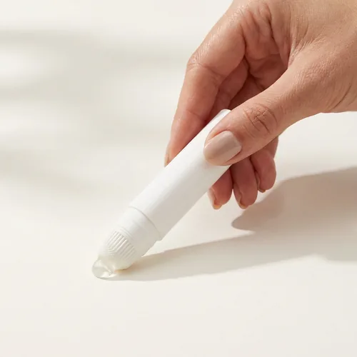 Twisting the dental gel stick